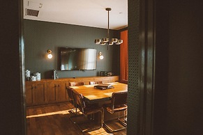 Crossroads Hotel