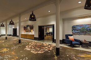 Crossroads Hotel