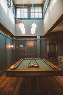 Crossroads Hotel