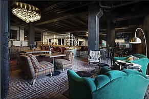 Crossroads Hotel