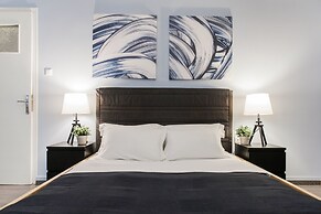 Kolonaki 2 Bedroom Apartment by Livin Urbban