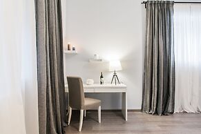 Kolonaki 2 Bedroom Apartment by Livin Urbban