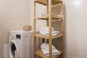 Kolonaki 2 Bedroom Apartment by Livin Urbban