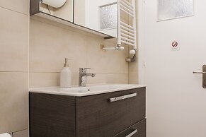 Kolonaki 2 Bedroom Apartment by Livin Urbban