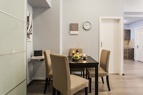 Kolonaki 2 Bedroom Apartment by Livin Urbban