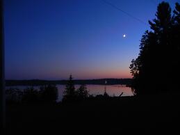 The Shores of Deer Lake