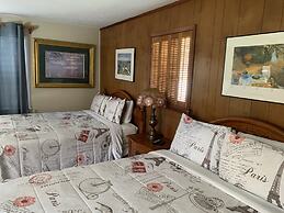 Phillips Historic Motel & Cottages