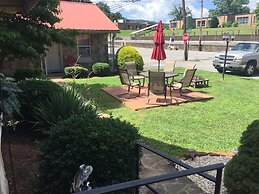 Phillips Historic Motel & Cottages