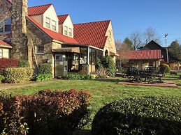 Phillips Historic Motel & Cottages