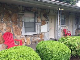 Phillips Historic Motel & Cottages