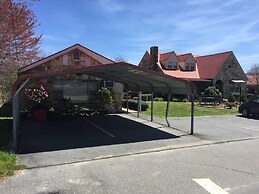 Phillips Historic Motel & Cottages