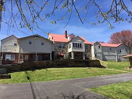 Phillips Historic Motel & Cottages
