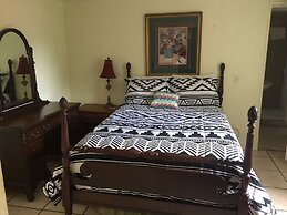 Phillips Historic Motel & Cottages