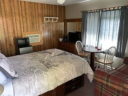 Phillips Historic Motel & Cottages