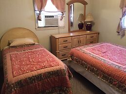 Phillips Historic Motel & Cottages