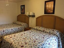 Phillips Historic Motel & Cottages