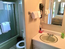 Phillips Historic Motel & Cottages