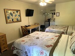 Phillips Historic Motel & Cottages