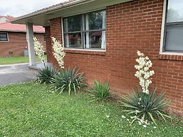 Phillips Historic Motel & Cottages