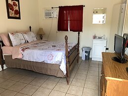 Phillips Historic Motel & Cottages