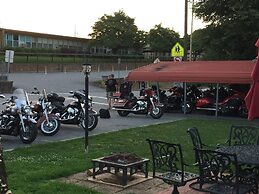 Phillips Historic Motel & Cottages