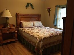 Phillips Historic Motel & Cottages