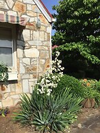 Phillips Historic Motel & Cottages