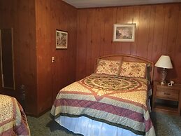 Phillips Historic Motel & Cottages