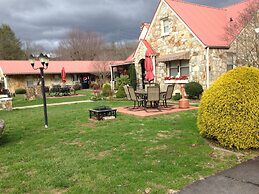 Phillips Historic Motel & Cottages