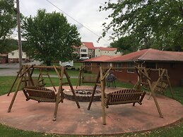 Phillips Historic Motel & Cottages