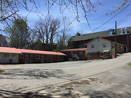 Phillips Historic Motel & Cottages