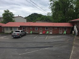 Phillips Historic Motel & Cottages