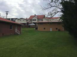 Phillips Historic Motel & Cottages