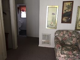 Phillips Historic Motel & Cottages