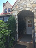 Phillips Historic Motel & Cottages