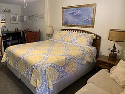 Phillips Historic Motel & Cottages