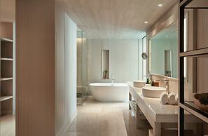 AYANA Komodo Waecicu Beach