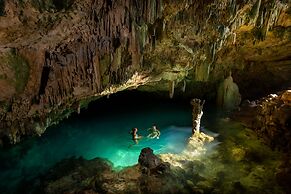 AYANA Komodo Waecicu Beach