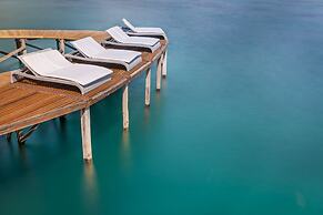 AYANA Komodo Waecicu Beach