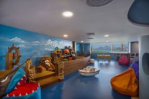 AYANA Komodo Waecicu Beach