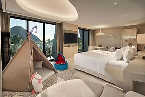 AYANA Komodo Waecicu Beach