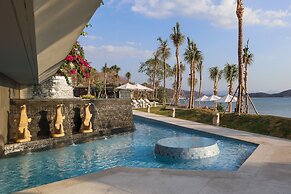 AYANA Komodo Waecicu Beach