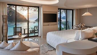 AYANA Komodo Waecicu Beach