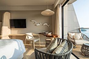 AYANA Komodo Waecicu Beach