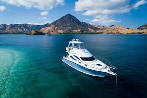 AYANA Komodo Waecicu Beach