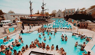 Grand Islander Hotel