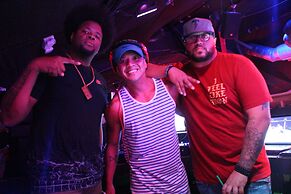 Grand Islander Hotel