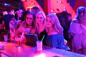 Grand Islander Hotel