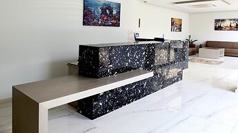 Blue Horizon Apartments