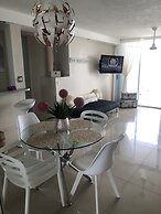 Ocean View Gorgeous 1 Bedroom Apt